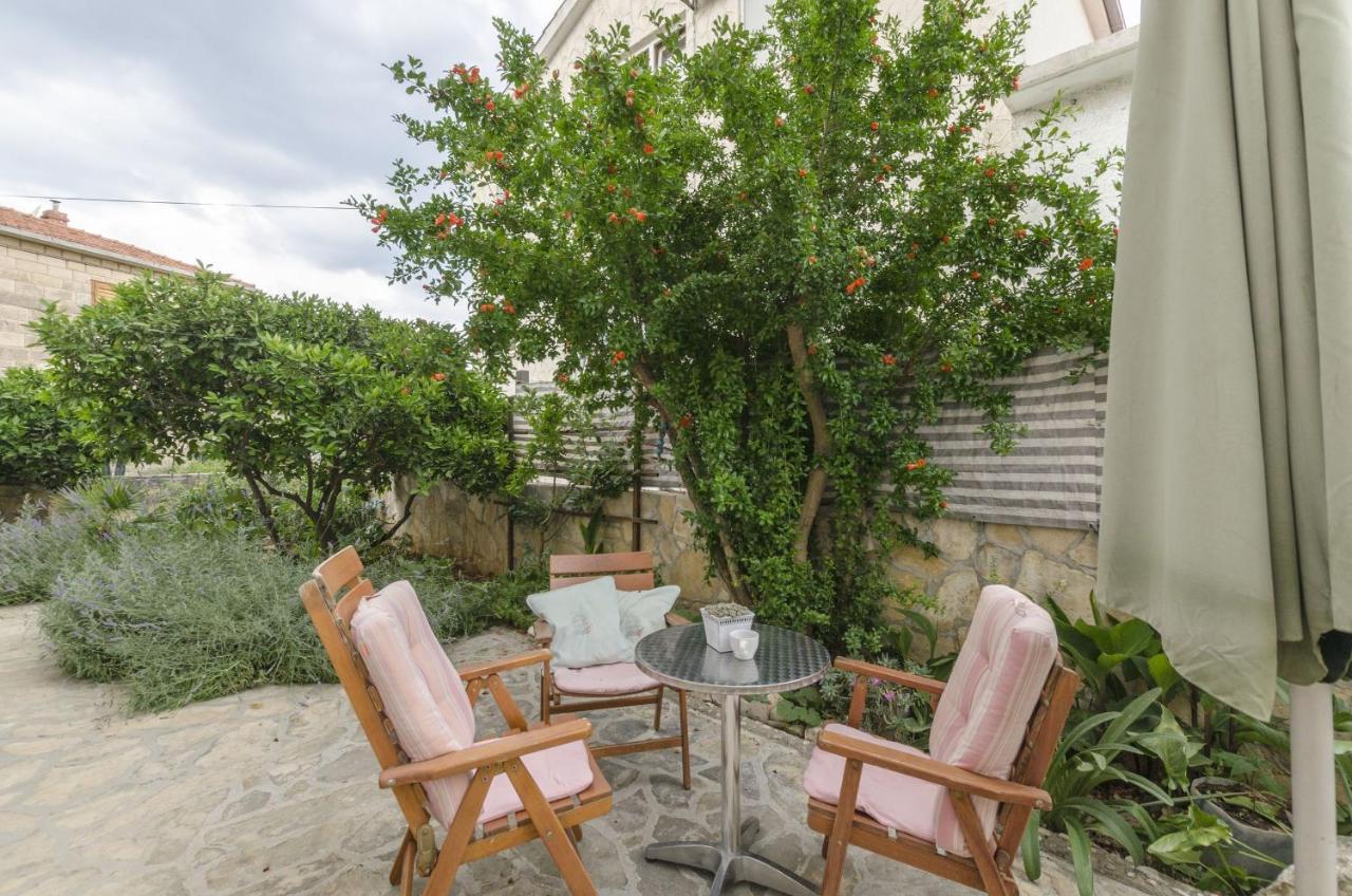 Apartments Ivanka Supetar Exterior photo