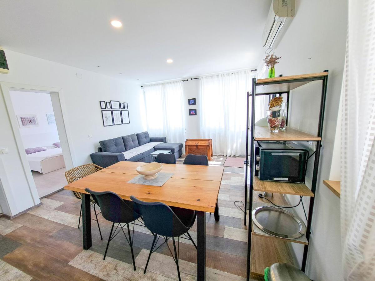 Apartments Ivanka Supetar Exterior photo