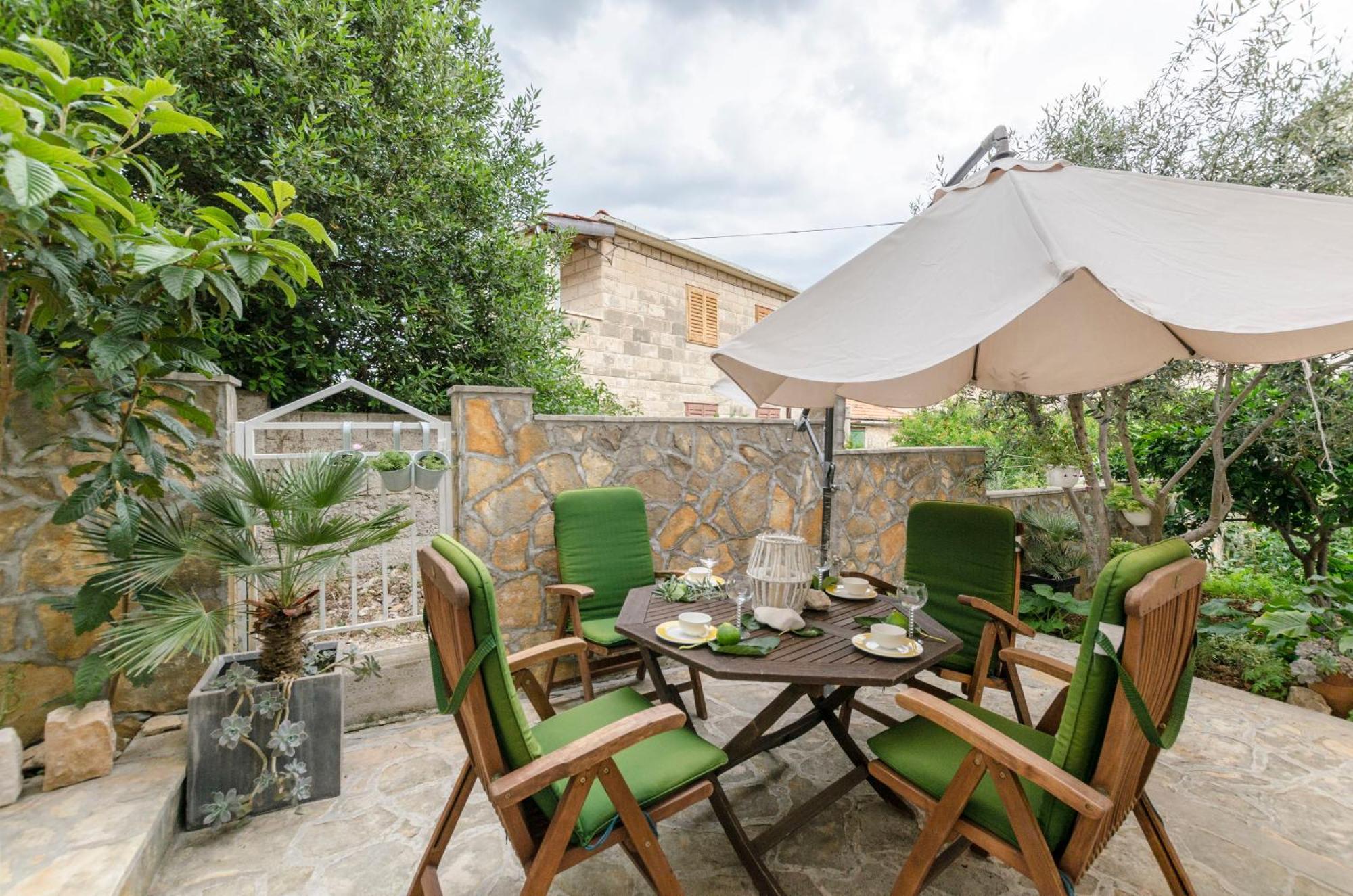 Apartments Ivanka Supetar Exterior photo